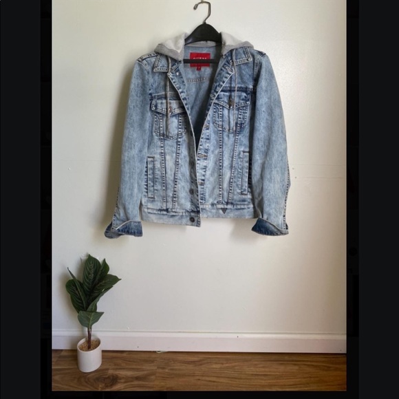 Guess Jean Jacket 👖
Unisex Jacket
Brand: GUESS Los Angeles
Size: S - Picture 2 of 3